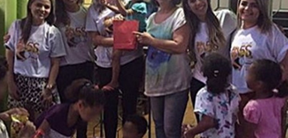 Mãe de Carlinhos celebra Dia das Crianças em abrigo no Recife