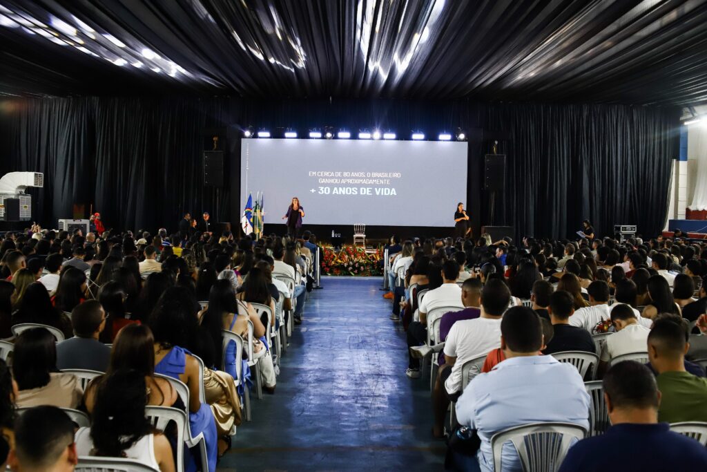 Jornalista Renata Ceribelli abre a 24ª EXPOFACOL com debate sobre inteligência artificial